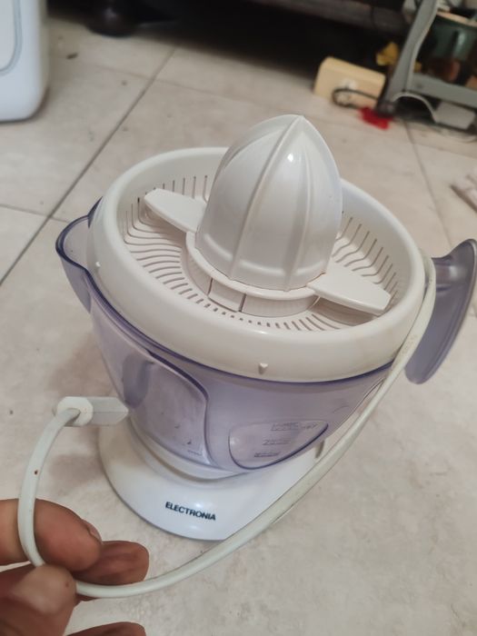 Espremedor de cítricos electronia Semi nova