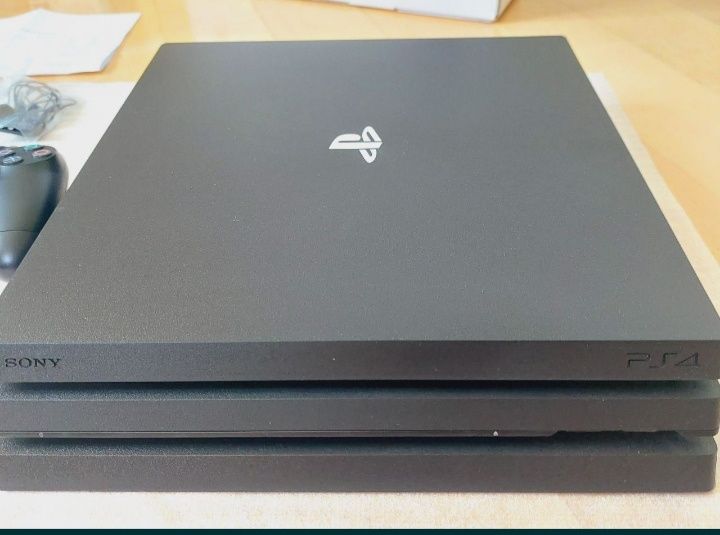 Игровая консоль Sony PS4 Pro 1TB