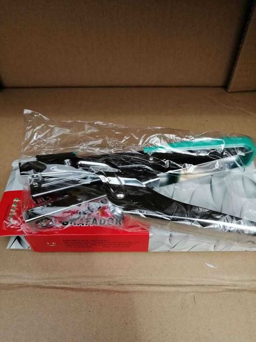 Agrafador de Secretária Alicate.