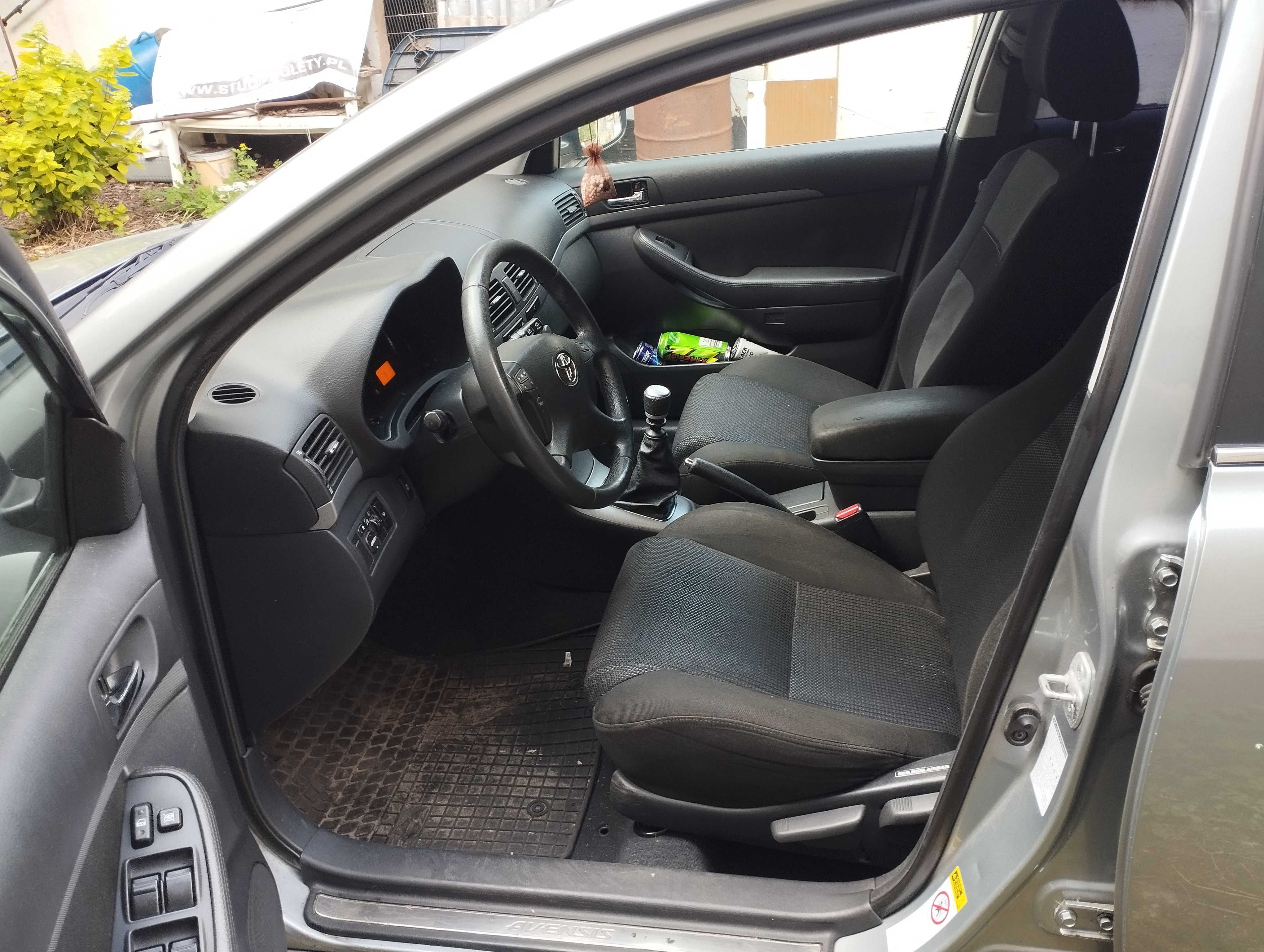 Avensis t25 2.0 d4d na części kolor 1f8