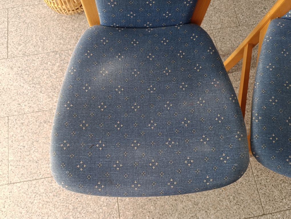 Dwa krzesła drewniane kuchenne