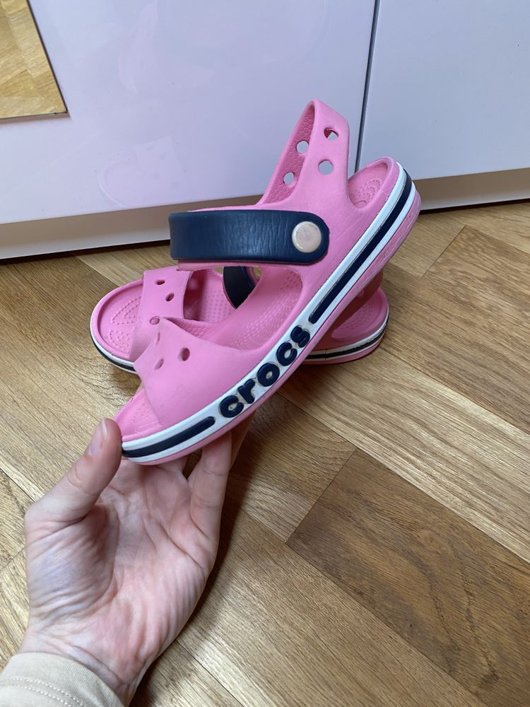 Босоніжки рожеві для дівчинки Crocs босоножки сандалі