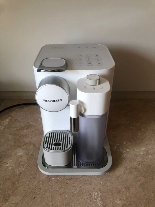 Ekspres DELONGHI Nespresso Gran Lattissima EN640.W Biały