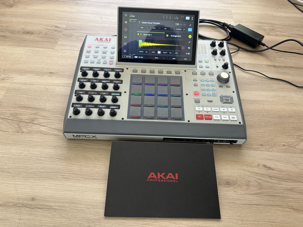 Akai MPC X SE special edition como novo