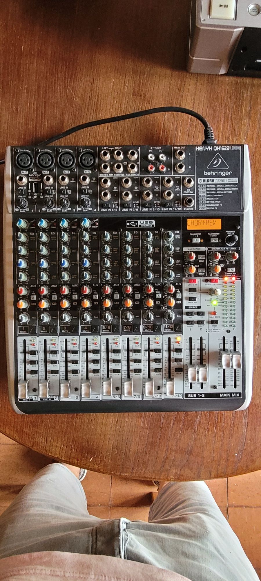 Sistema PA Behringer + Mesa Mistura