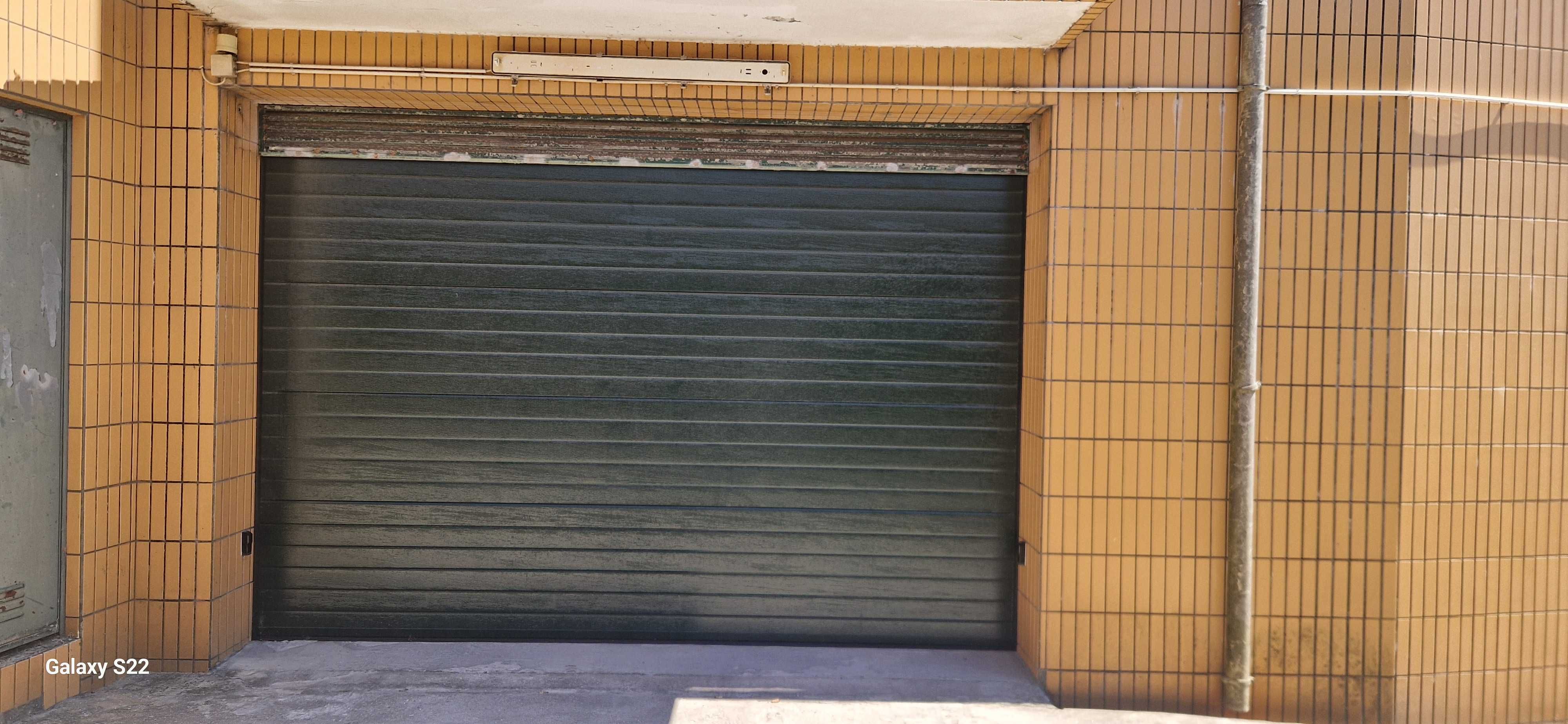ALUGA-SE Garagem fechada - S. João Ver (Paço)