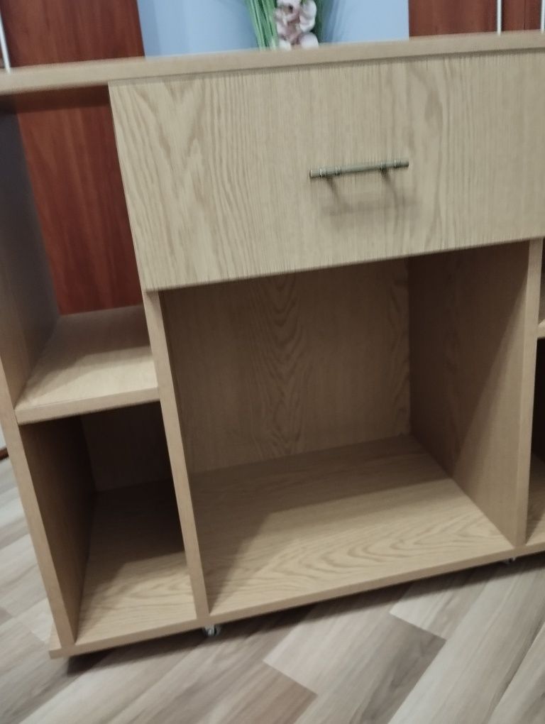Szafka pod telewizor i inny sprzed audio