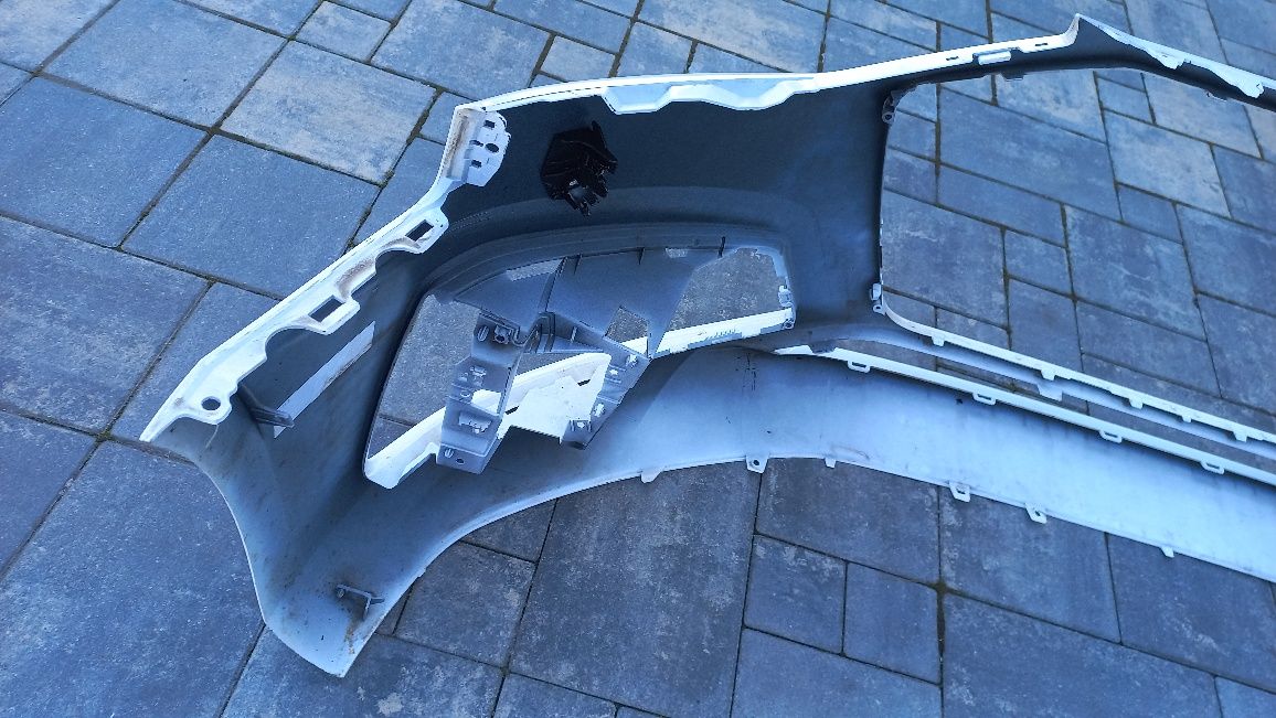 Audi a4 b9 lift zderzak przod przedni bialy ly9c