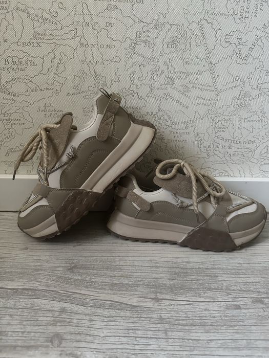 Кросівки 38р  24,5см вдягнені разів 5, майже нові