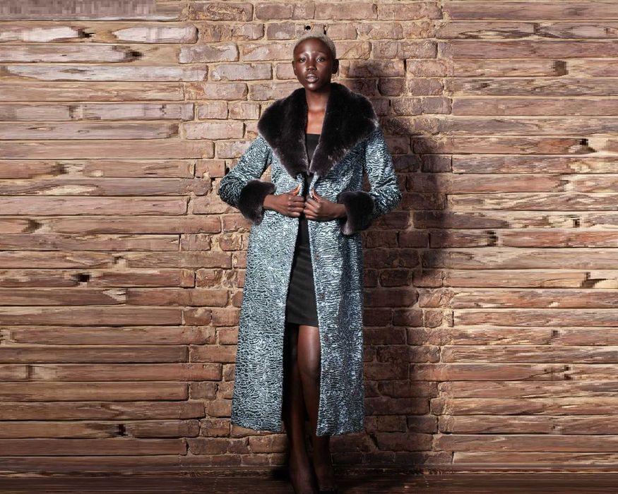 Жіноче пальто FURAMUR з еко-хутра Tissavel. Штучне хутро - Каракуль