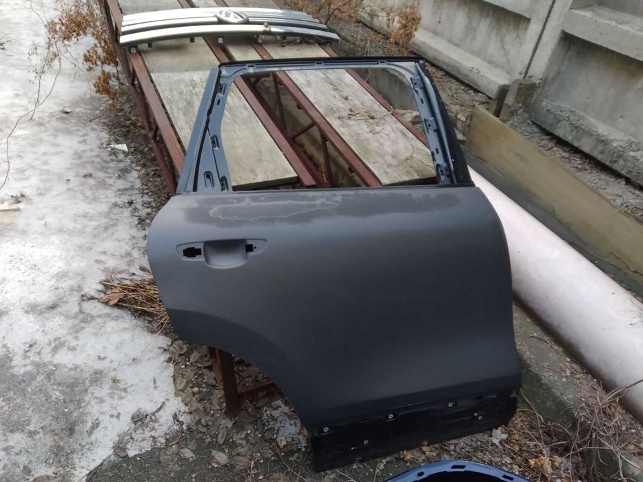 Двері задні праві на Фольксваген Touareg