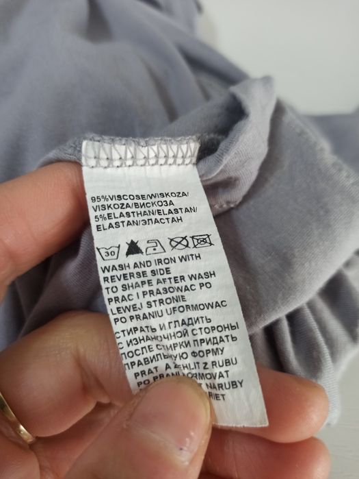 Bluzka damska. Rozmiar z metki 42 ale bardziej wypada na M.