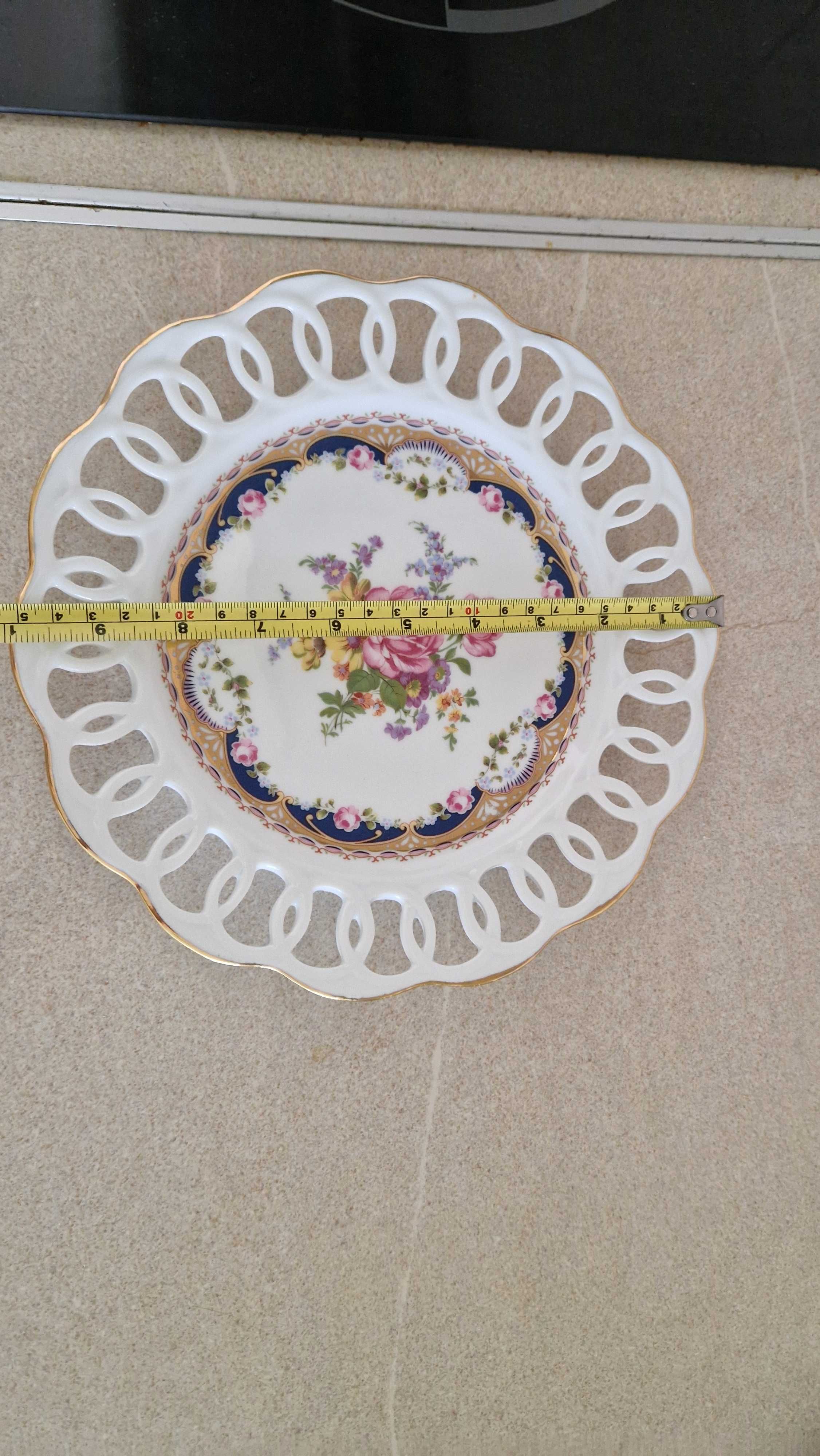 Prato decorativo de porcelana, T. Limoges, pintado à mão