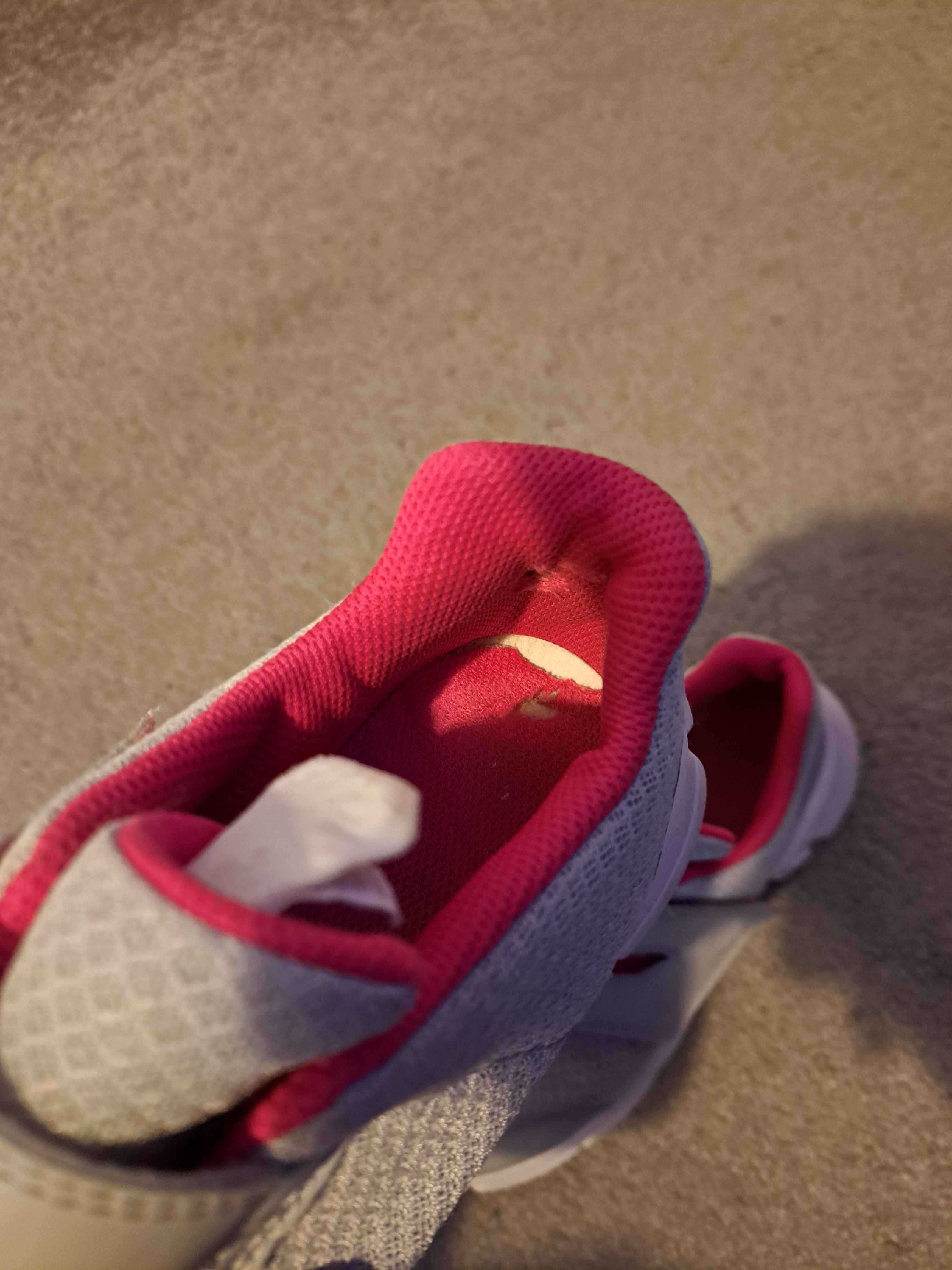 Szare buty od Kalenji