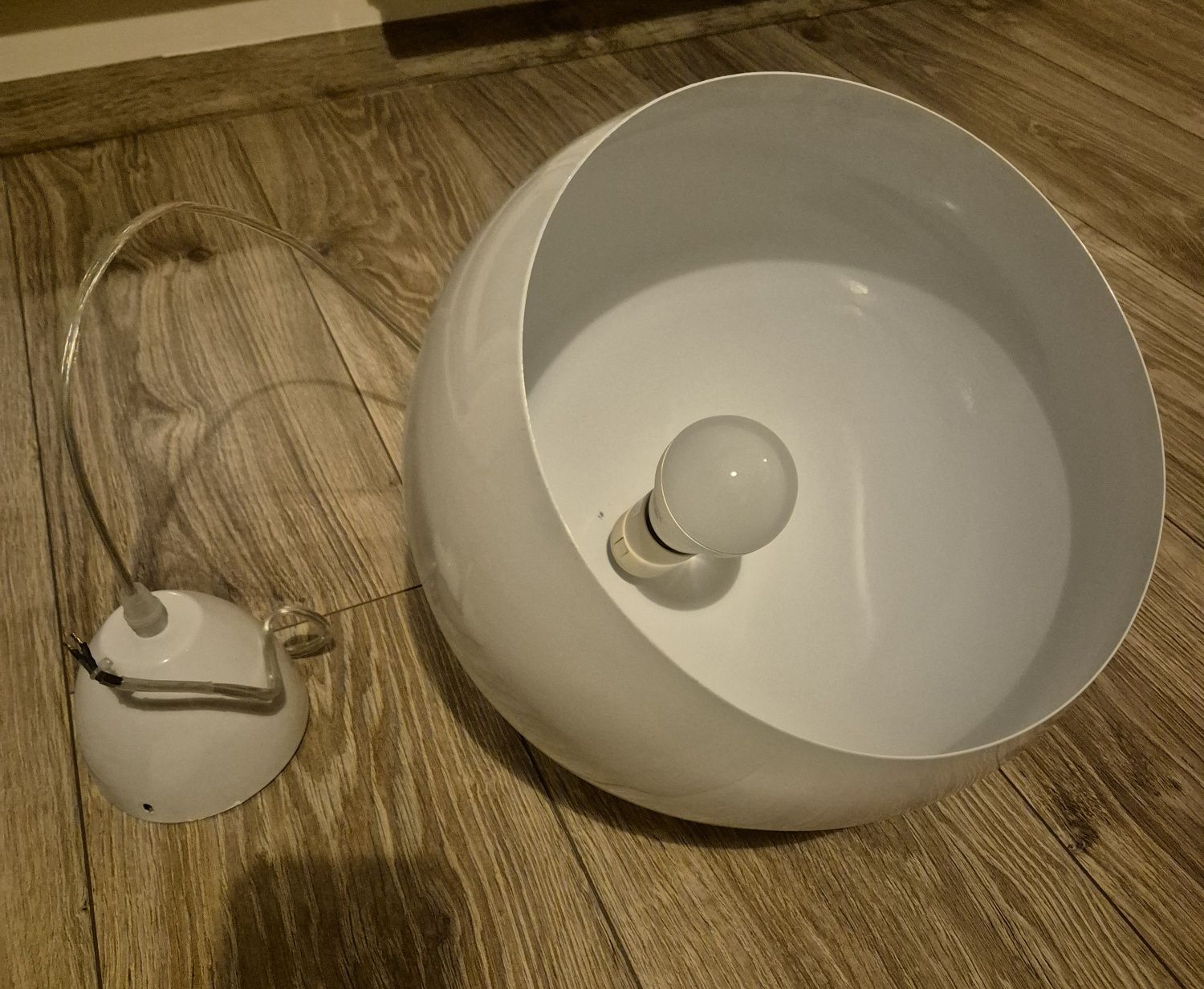 Lampa sufitowa okrągła, białą, metalowa
