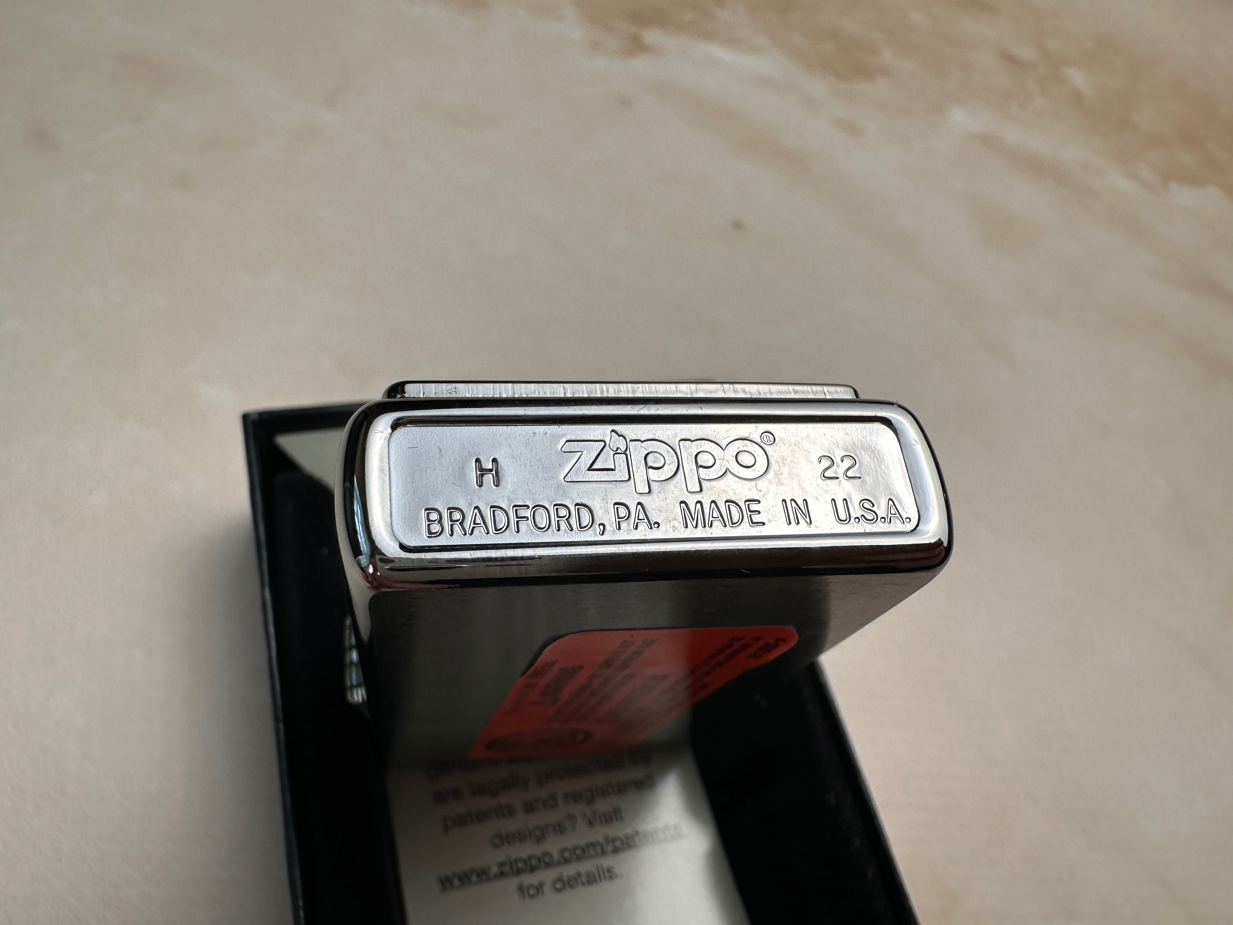 Новая зажигалка Zippo 48126 Tiles Emblem Design оригинал подарок