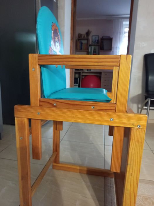 Стільчик для годування