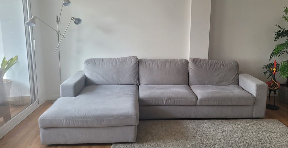 Sofá com chaise longue cinzento