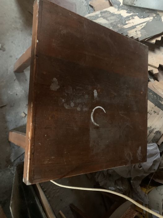 столи стільці меблі