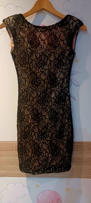 Sukienka koronka złoto