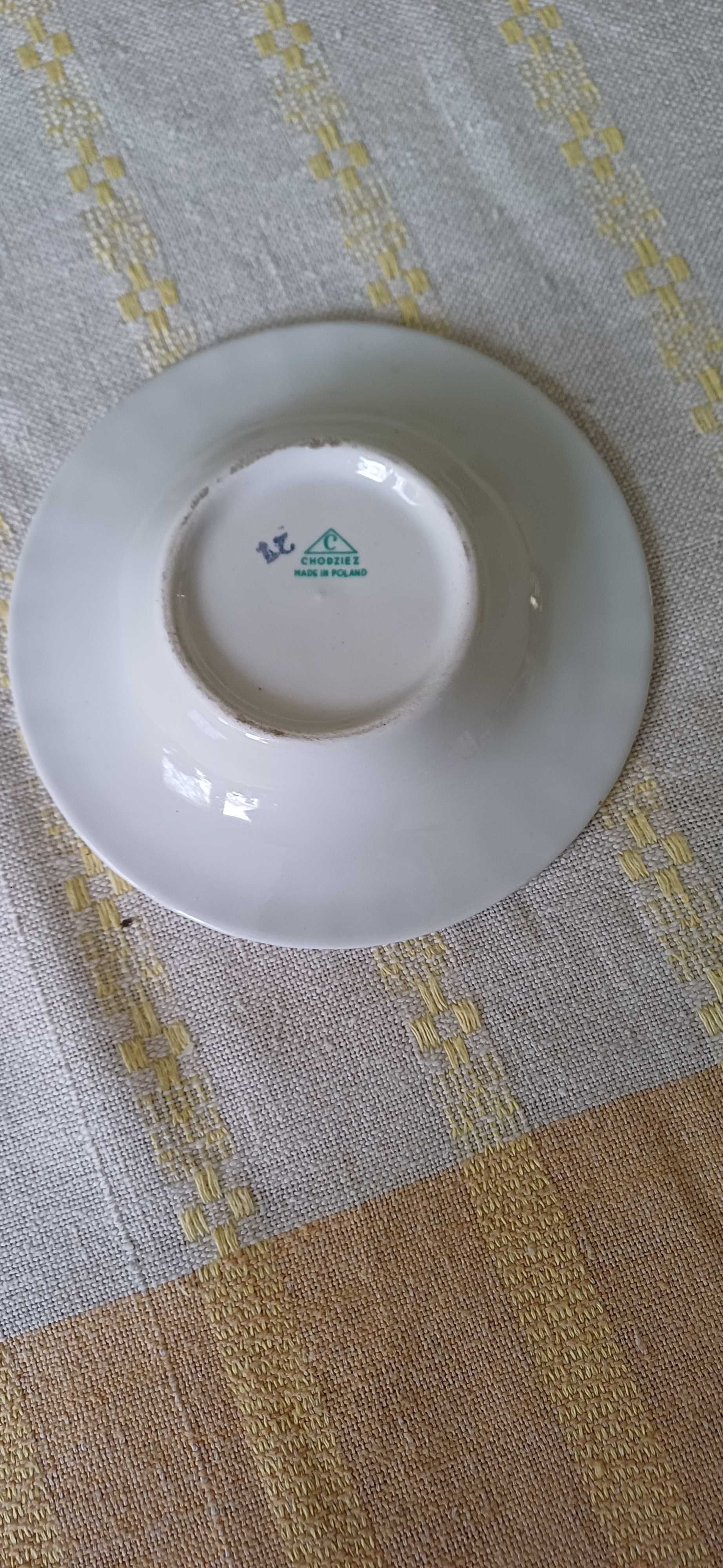 Popielniczka, biała porcelana, zdobiona w róże, lata 60 PRL, Chodzież