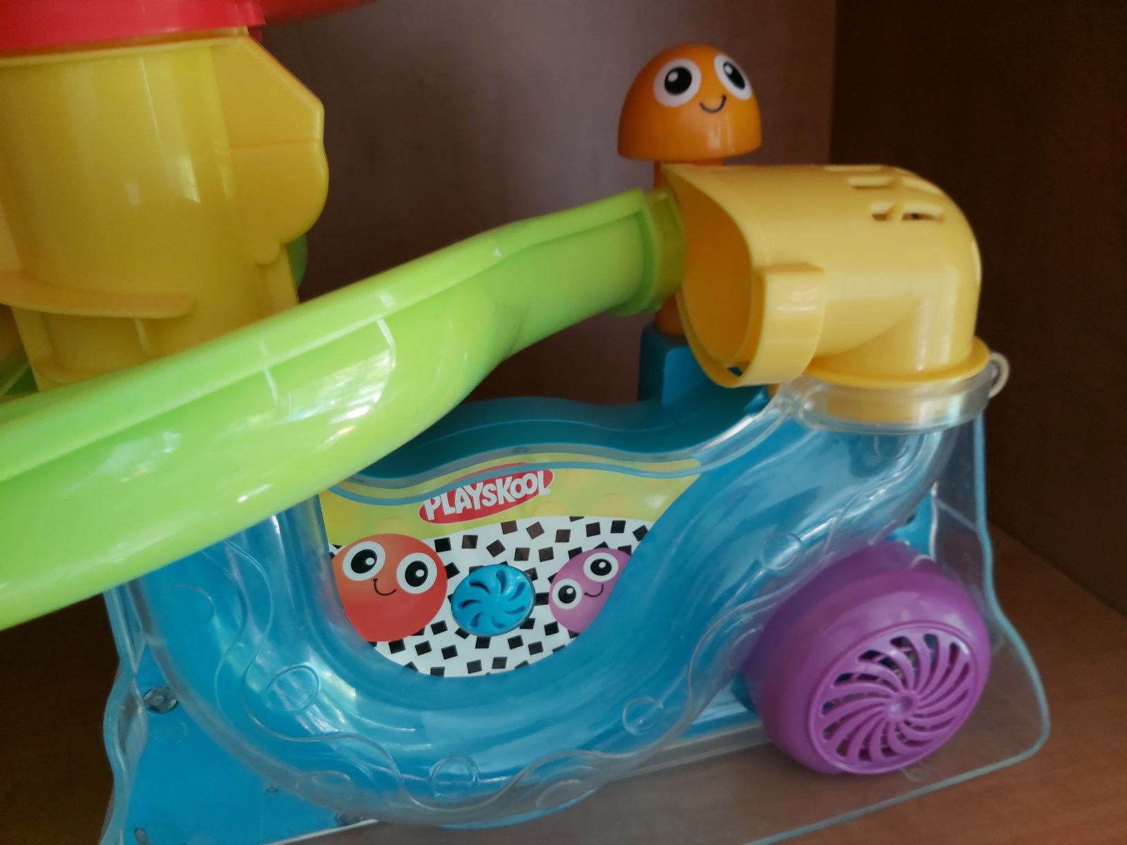 Hasbro Interaktywna Fontanna Zjeżdżalnia z kulkami Playskool