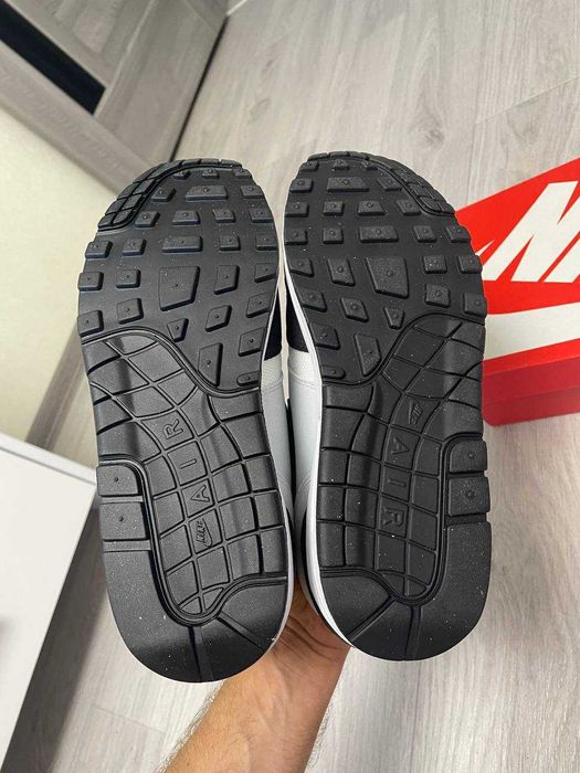 Продаю кросівки Nike AirMax 1 розмір 42(26.5см)