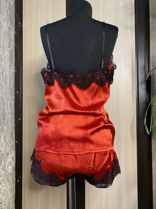 Продам жіночий домашній комплект трійку. Червоного кольору.