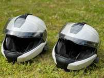 Dwa kaski motocyklowe BMW/Schuberth (białe)