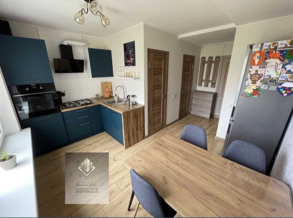 Продається 3х кімнатна квартира по Автозаводській.