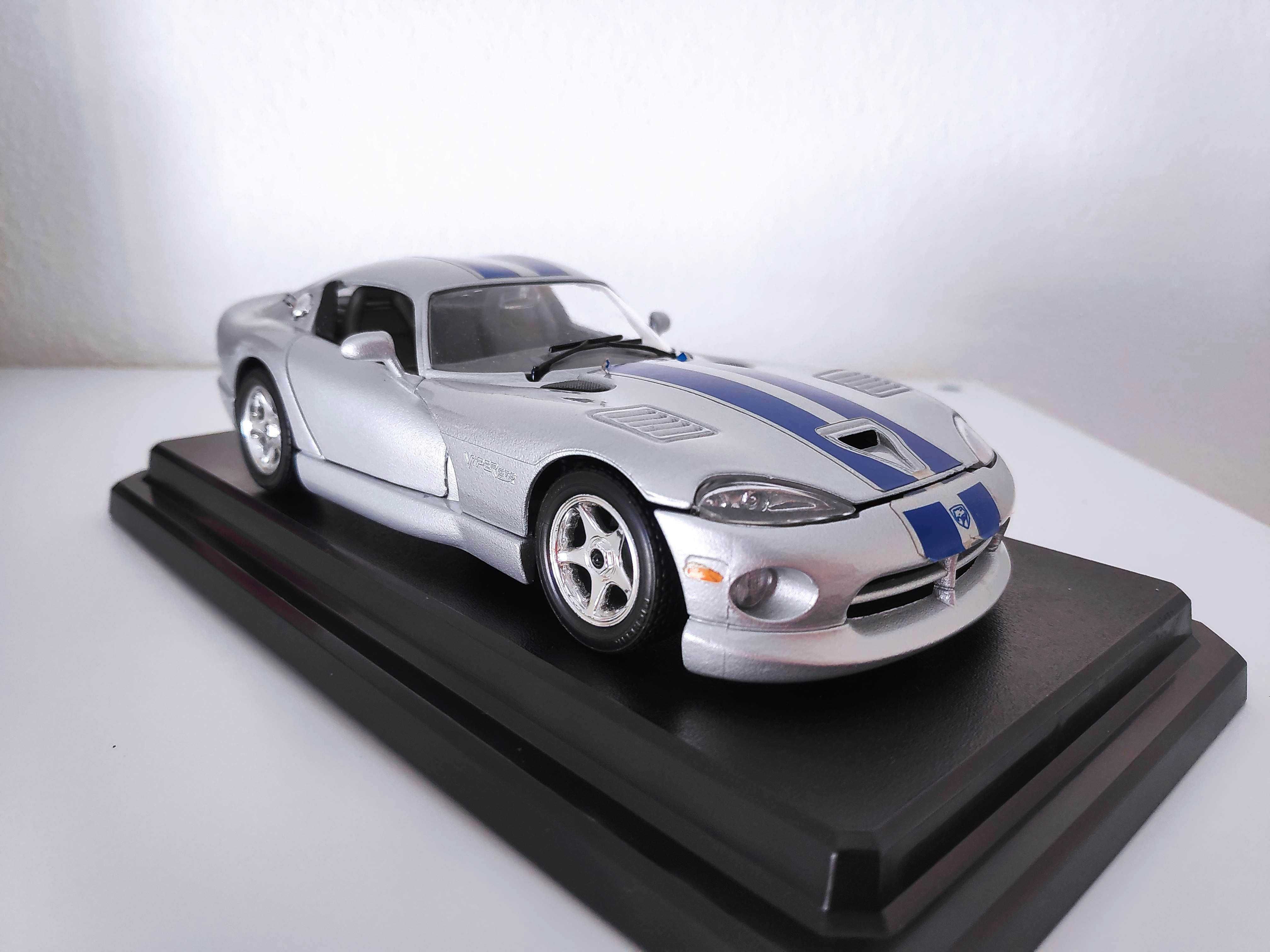 dodge viper gts da burago a escala 1:24