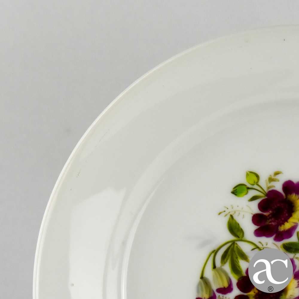 Prato raso porcelana europeia, séc. XIX pintado decorado com flores N4