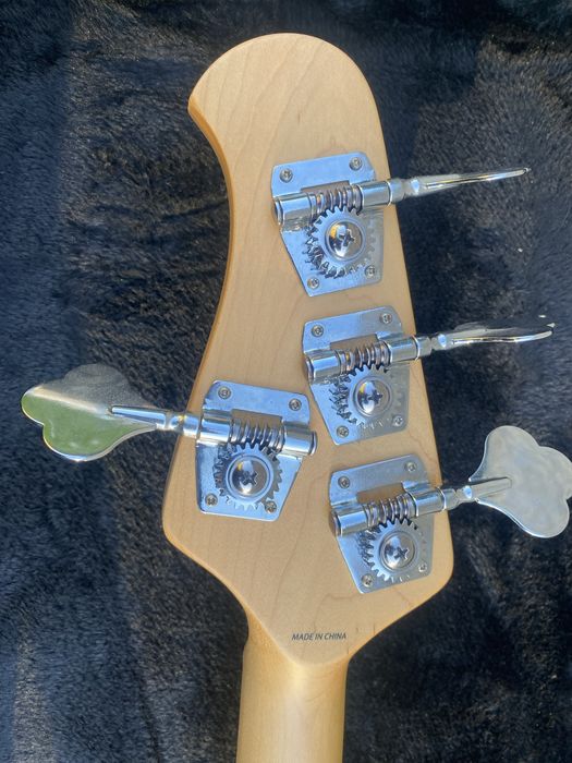 Gitara basowa Sterling