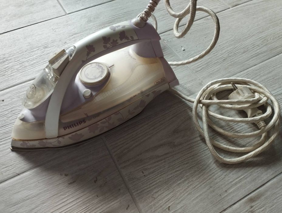 Продам утюг  Philips треб ремонт