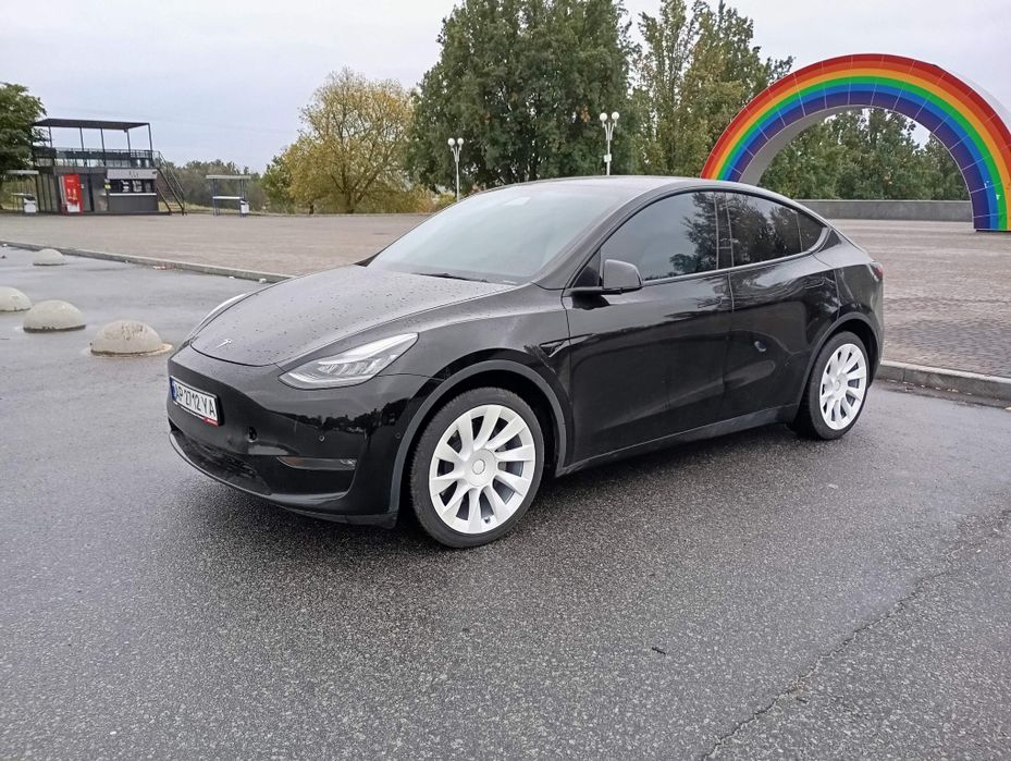 Tesla Y Long Range Motor 2021 год черная