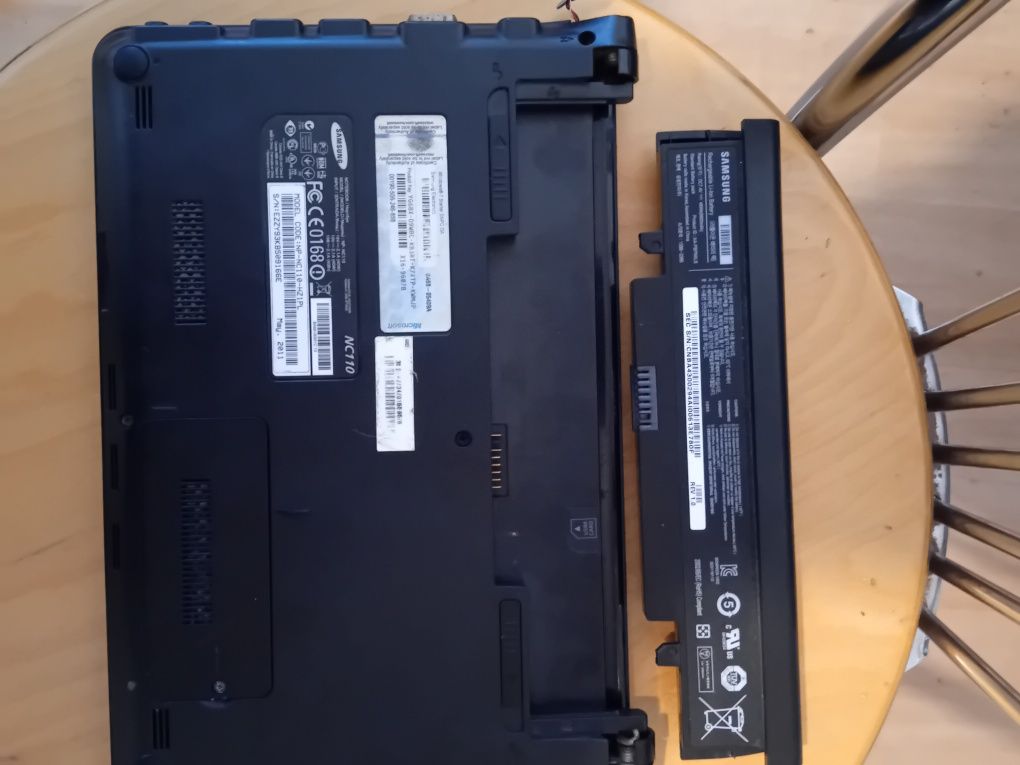 Netbook Samsung NC 110- wysłużony ,3 uszkodzone  Tablety + mały bonus