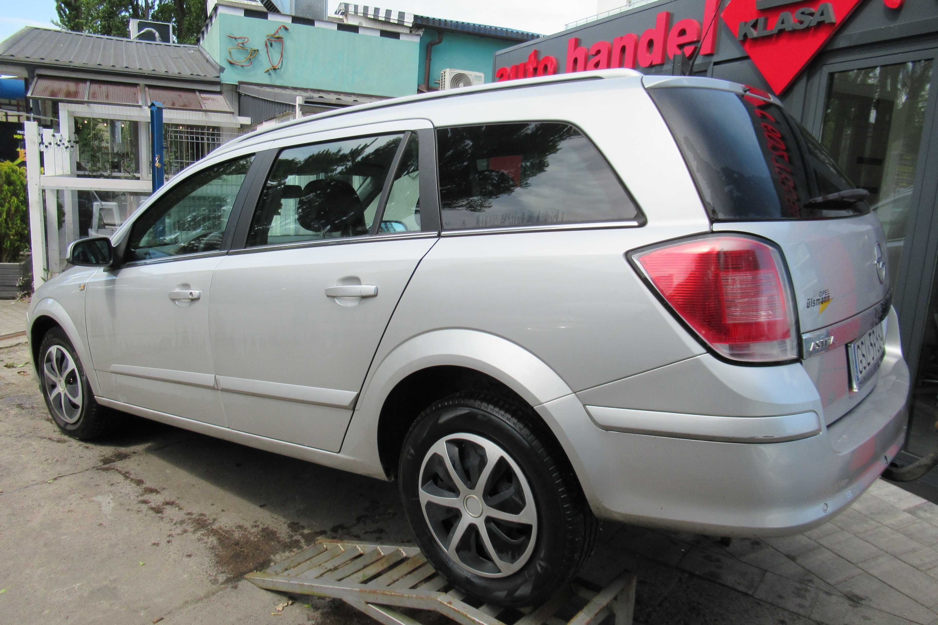 ASTRA H 1.6 benzyna kombi b. dobry stan techniczny 2 komplety opon hak