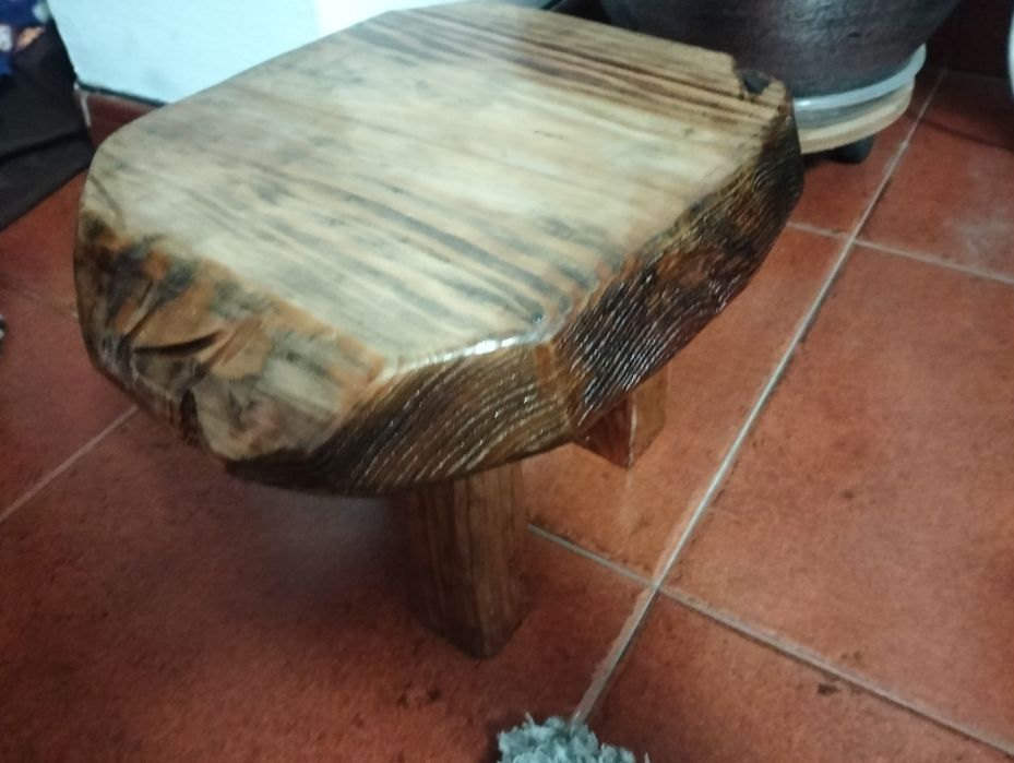 Banquinho rústico madeira