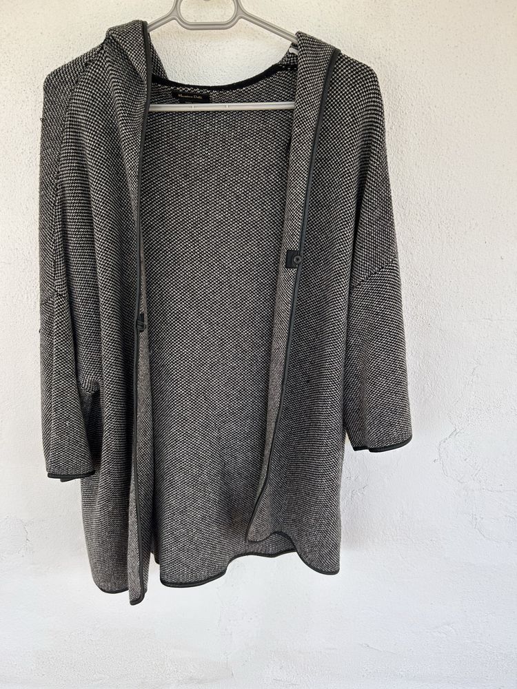 Casaco largo com capuz massimo dutti