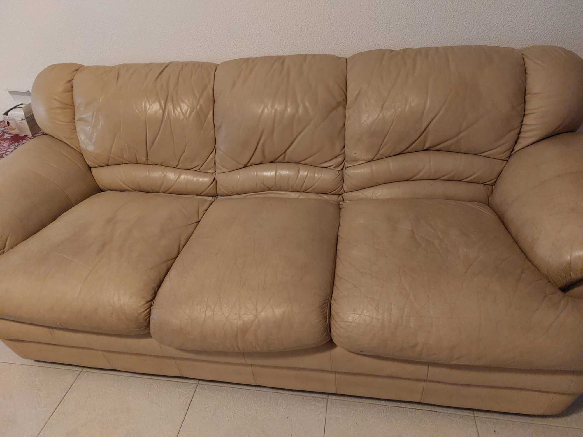 2 sofas de napa de cor bege - confortável