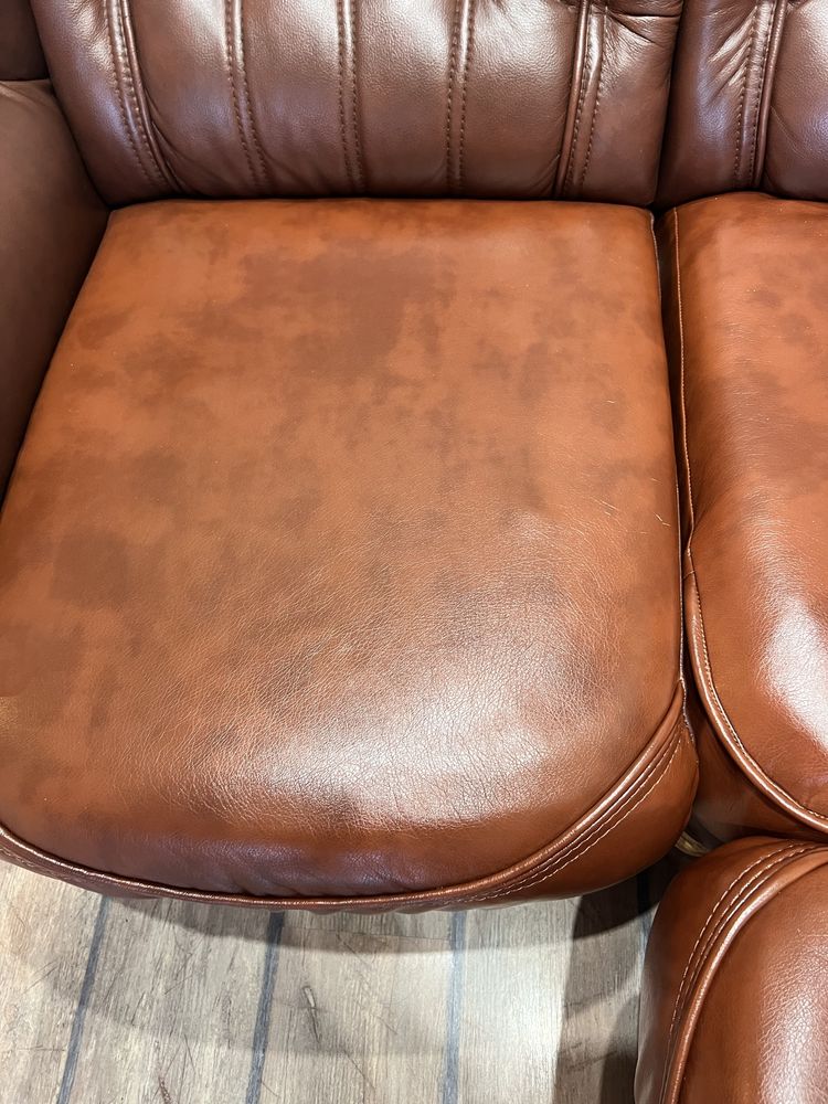 Продам вугловий шкіряний диван