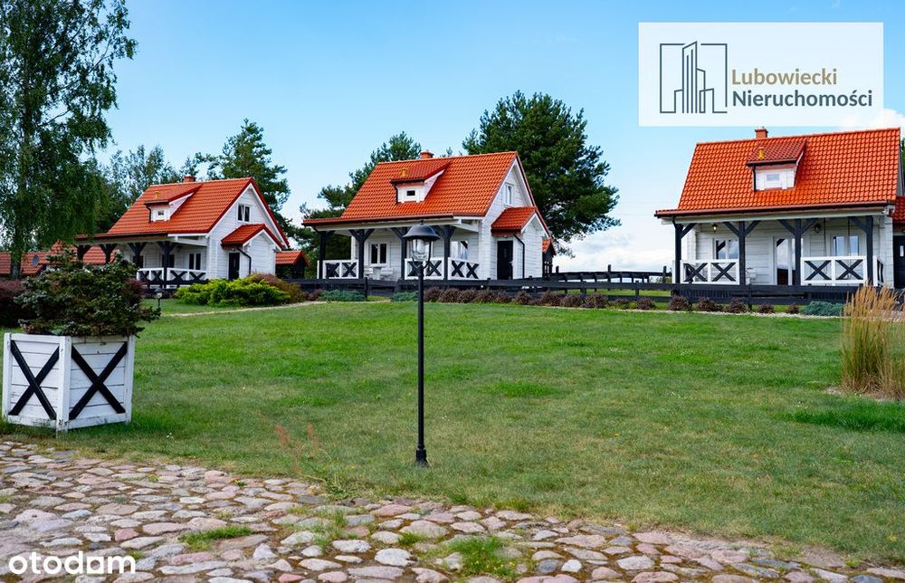 Domki na Mazurach z linią brzegową i pomostem