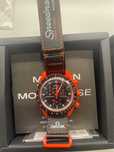 Omega x Swatch Lava - Wulkaniczny Zegarek SO33O100