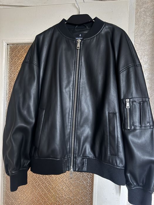 Бомбер шкіряний stradivarius