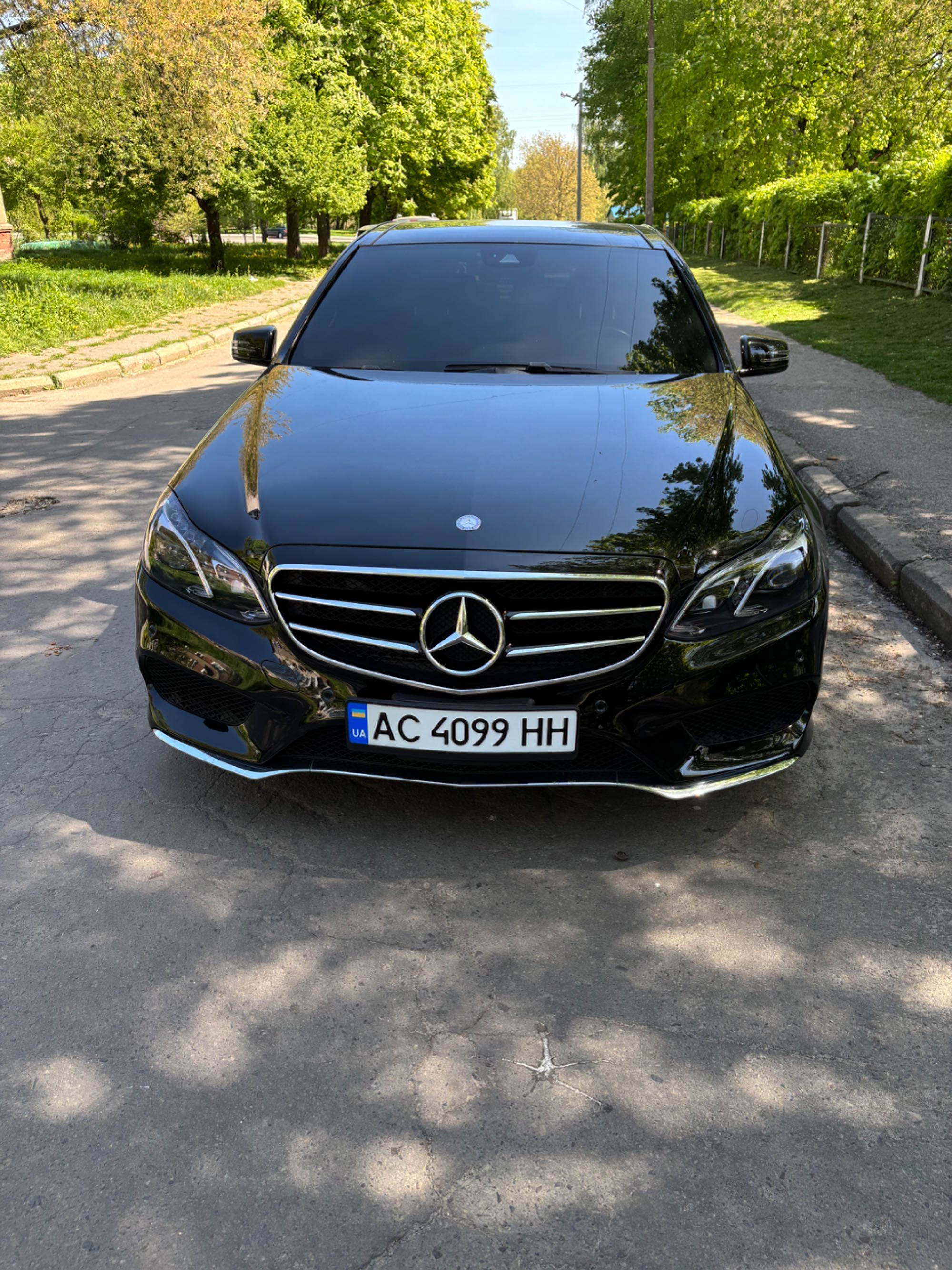 Автомобіль Mercedes Benz