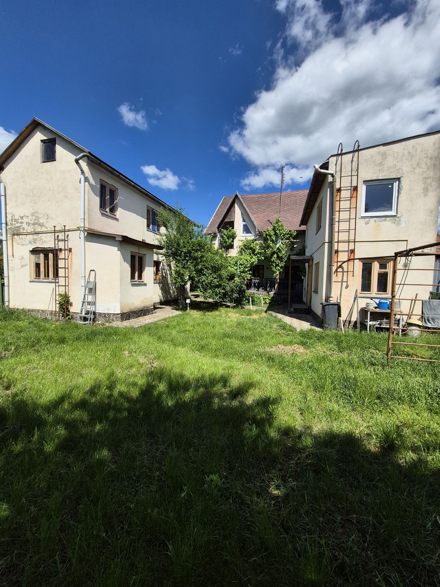 Продаж 2.х поверхового будинку в центральній частині міста (рн.Билочка