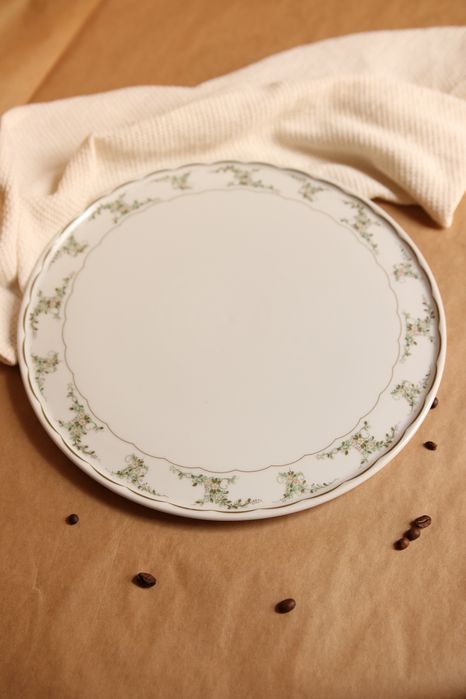 Serwis dla 9 osób z białej porcelany Bavaria Eschenbach