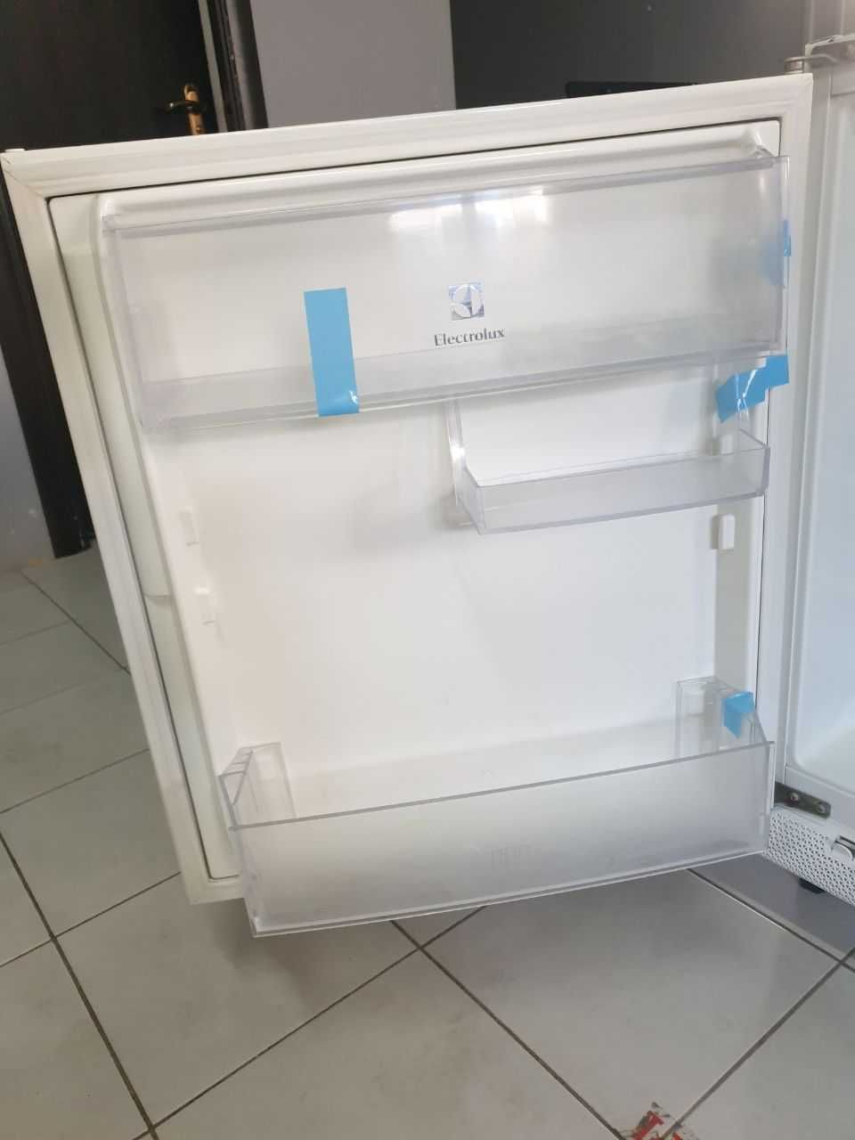 Холодильник Electrolux ERN-1200 FOW