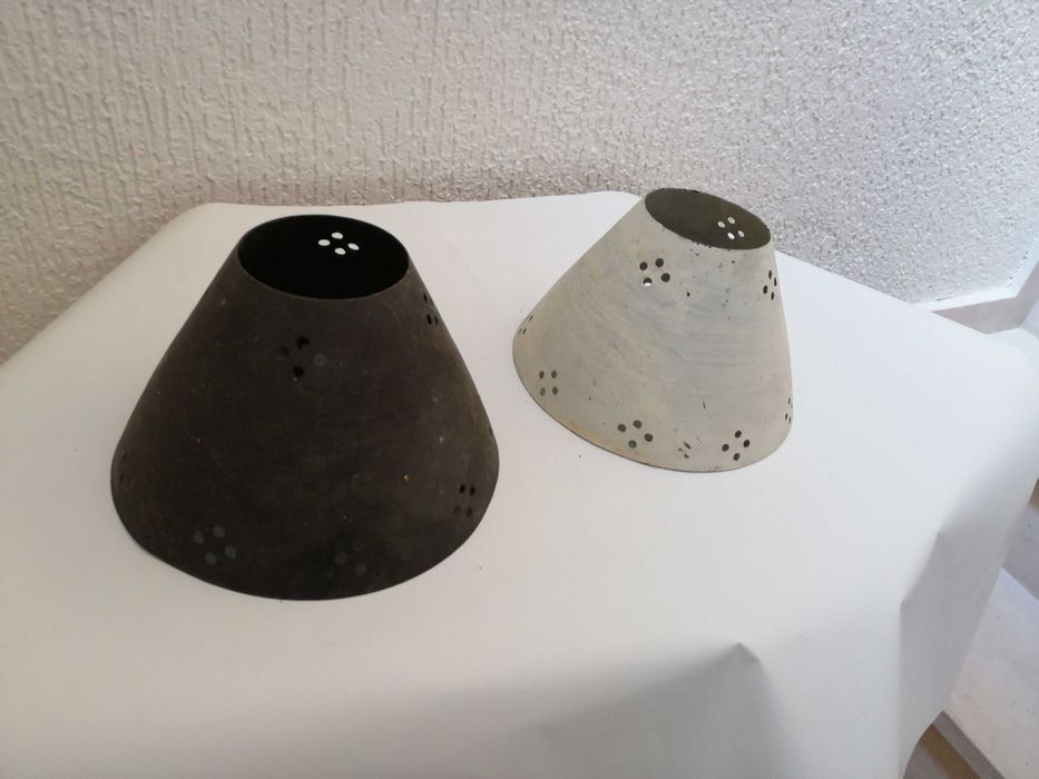 Abajoures de metal 2 bom estado e muito pouco uso