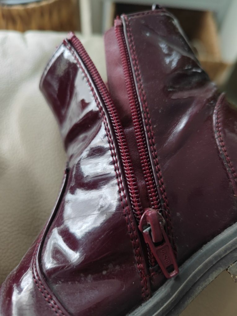 Sztyblety buty bordo lakier Okaidi za kostkę 32